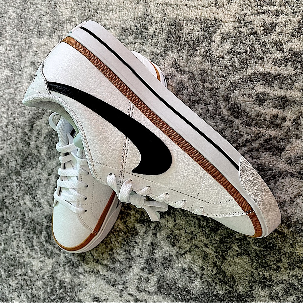 NIB Women’s Nike Court Legacy Sz 9